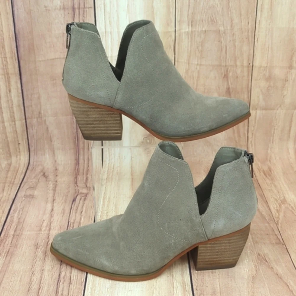 VINCE CAMUTO Doralli Booties Taupe Suede Leather Pointed Toe Sz 8